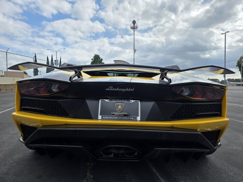 Lamborghini Aventador photo 10