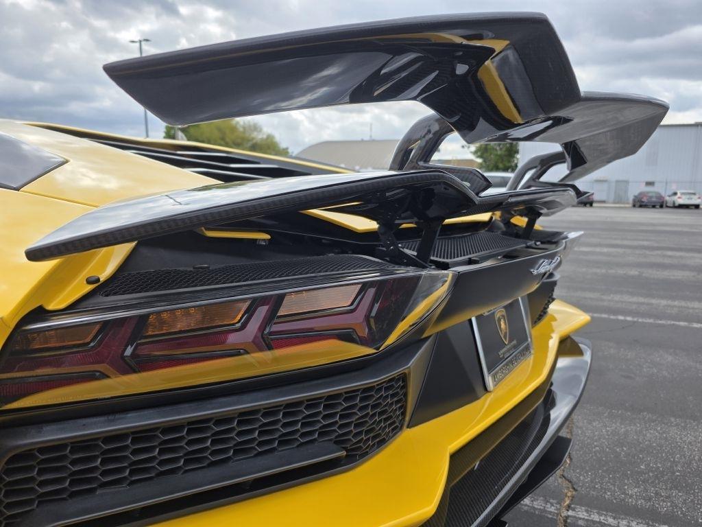 Lamborghini Aventador photo 13