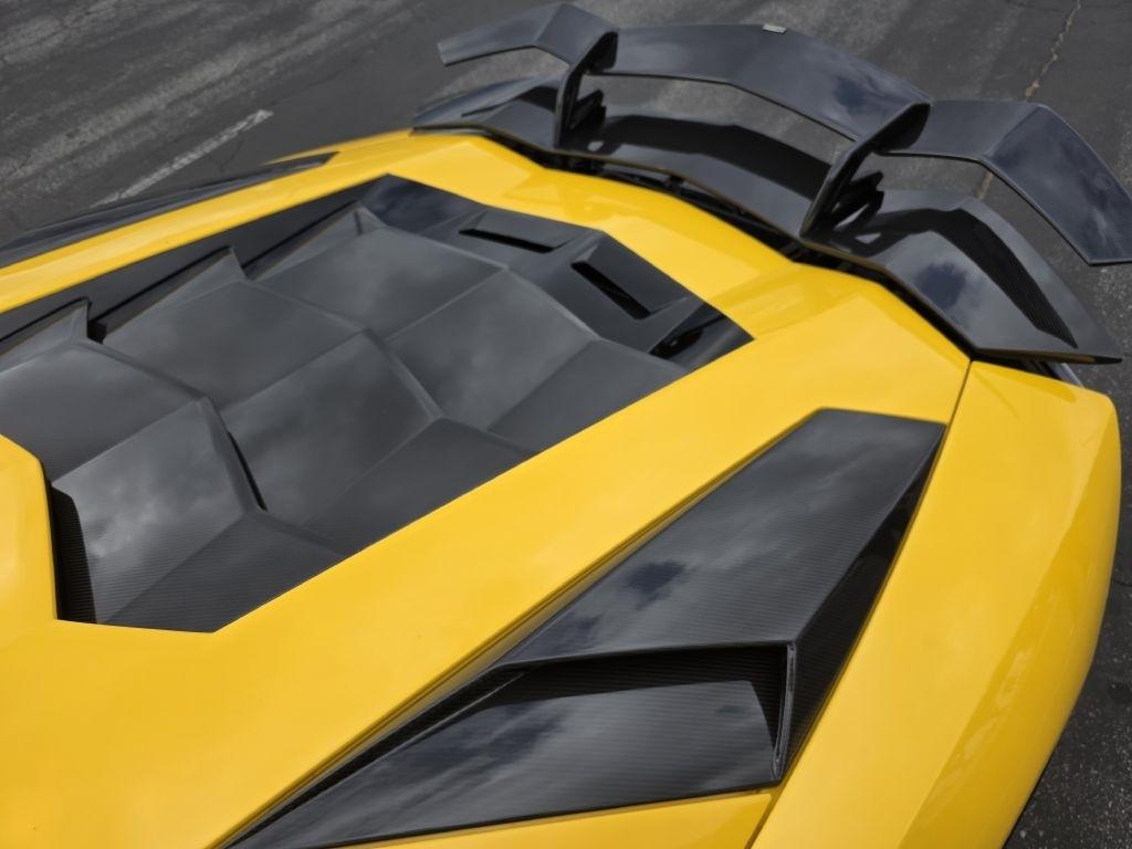 Lamborghini Aventador photo 15