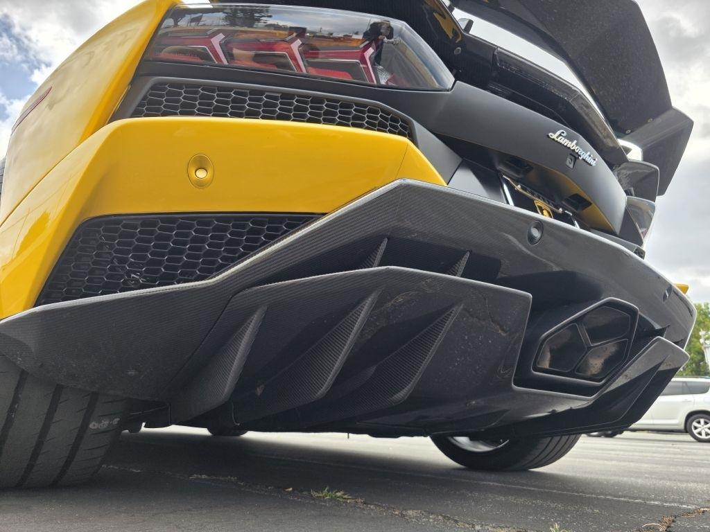 Lamborghini Aventador photo 16