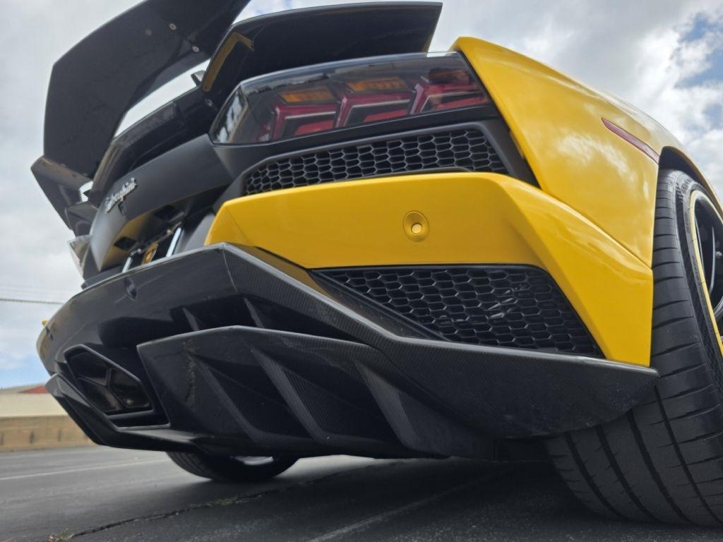 Lamborghini Aventador photo 17