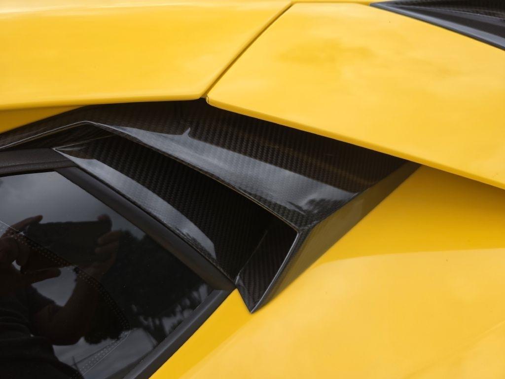 Lamborghini Aventador photo 18