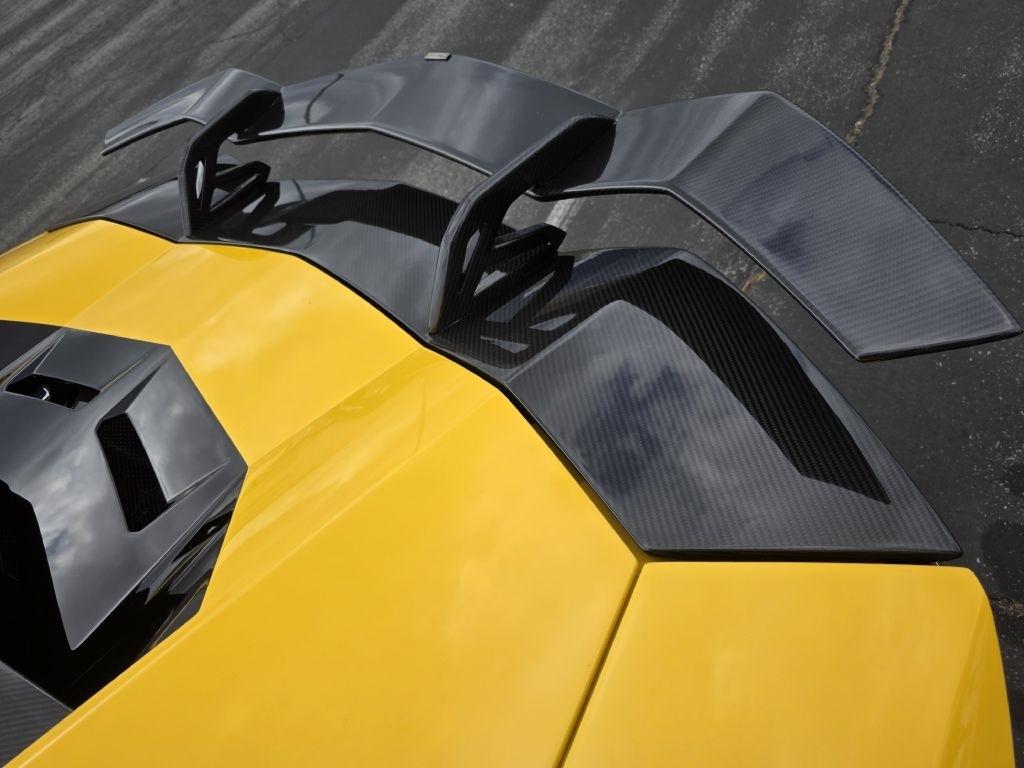 Lamborghini Aventador photo 21
