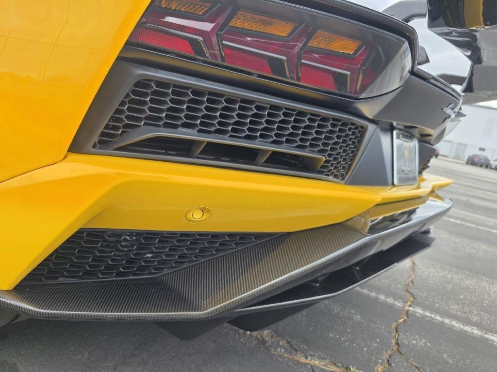 Lamborghini Aventador photo 22