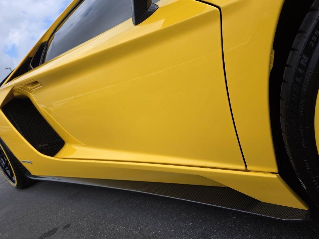 Lamborghini Aventador photo 24