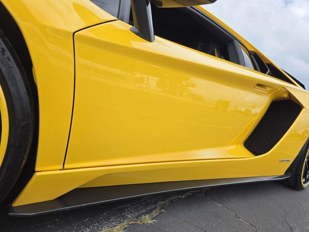 Lamborghini Aventador photo 25