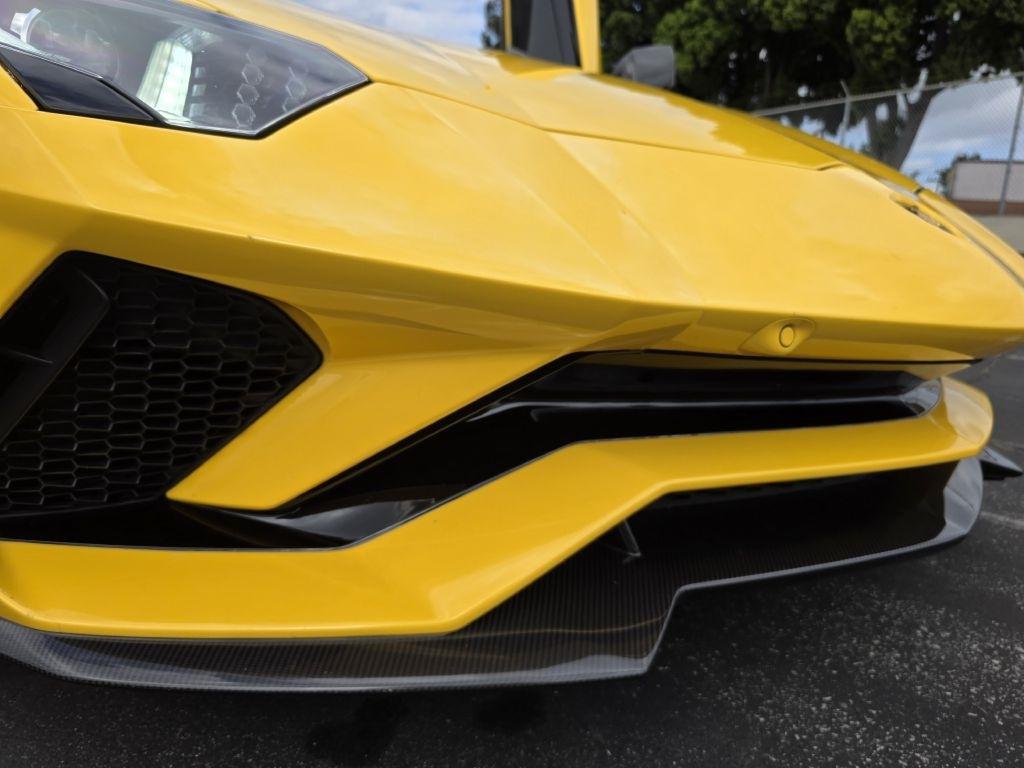 Lamborghini Aventador photo 26