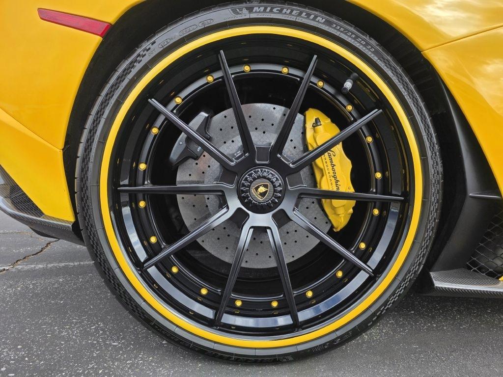 Lamborghini Aventador photo 29