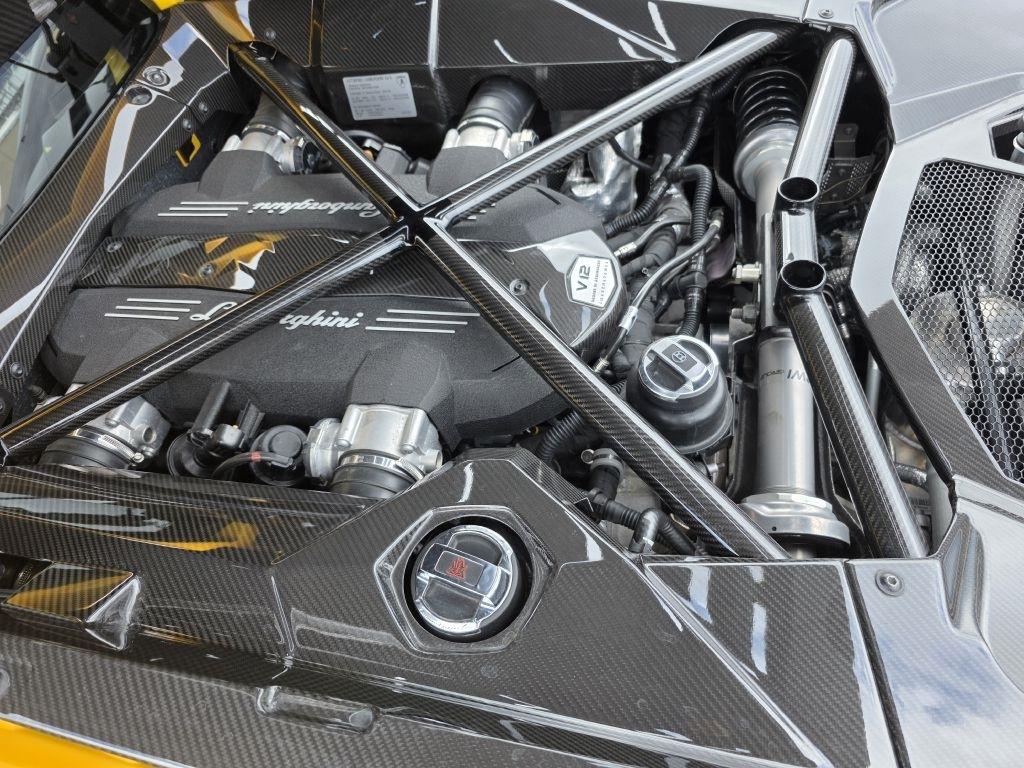 Lamborghini Aventador photo 36