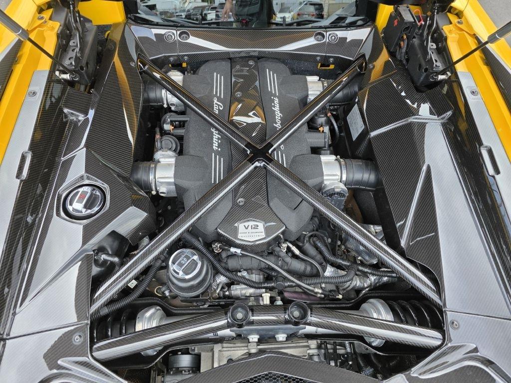 Lamborghini Aventador photo 37