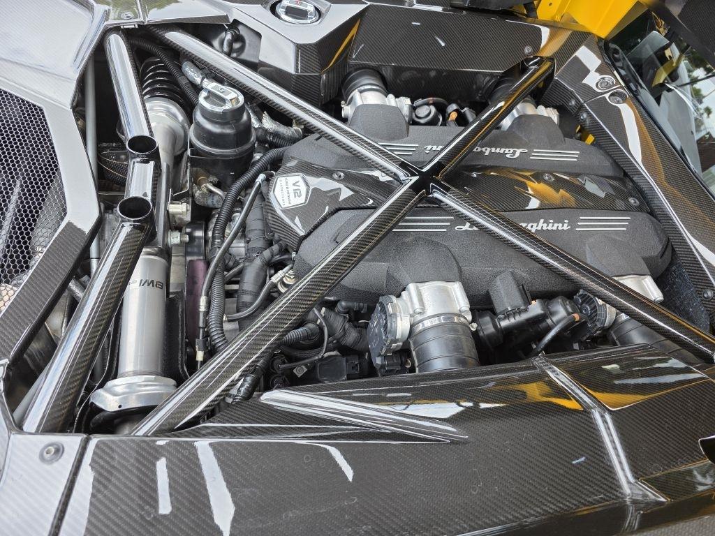 Lamborghini Aventador photo 38