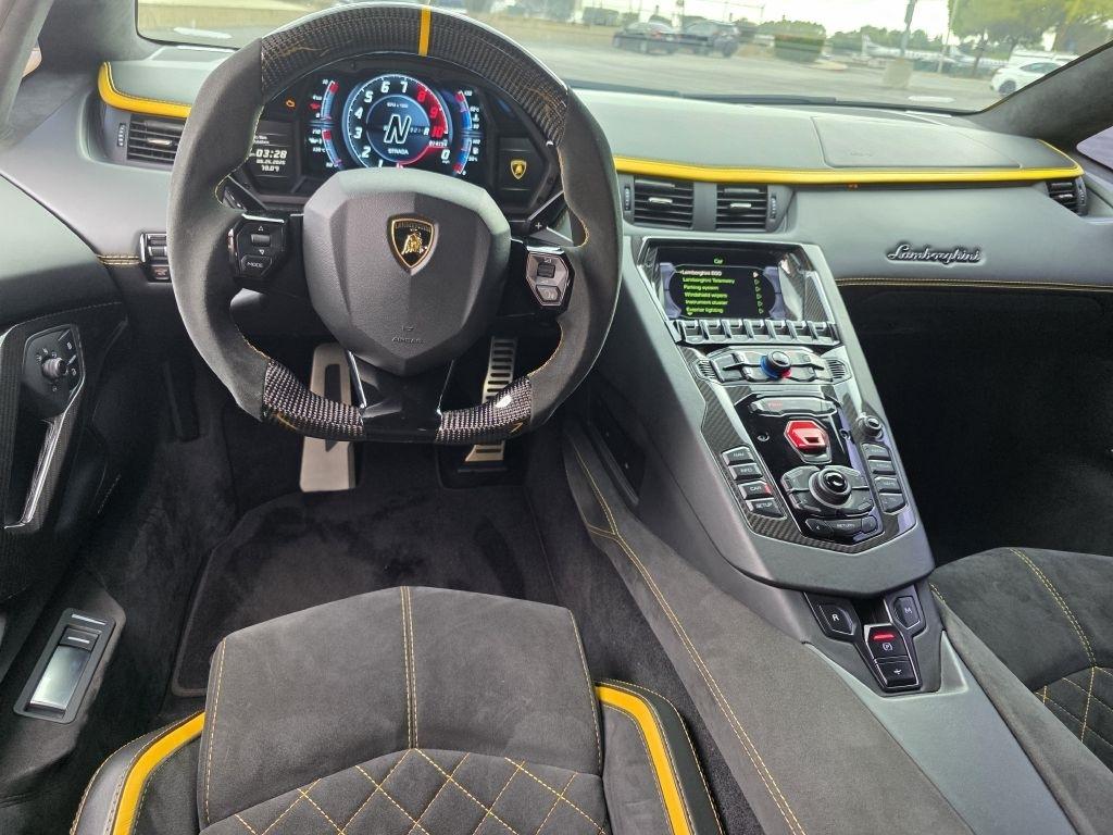 Lamborghini Aventador photo 42