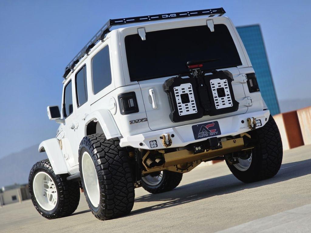 Jeep Wrangler photo 2