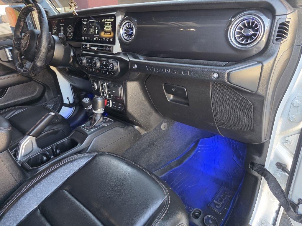 Jeep Wrangler photo 39
