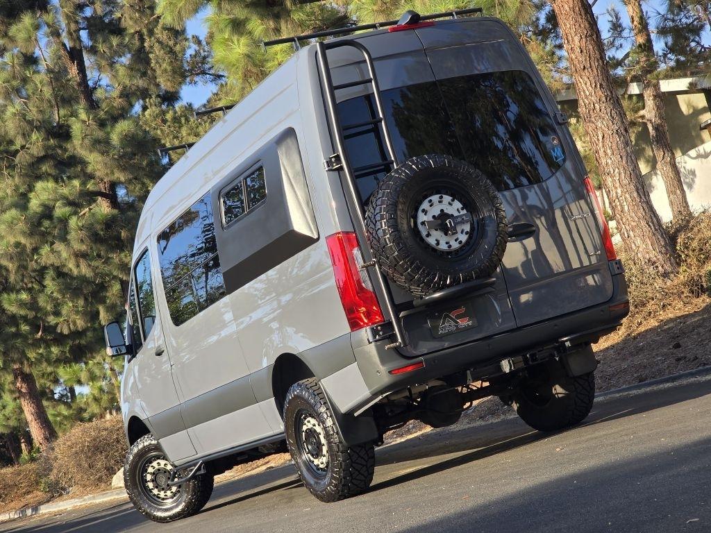 Mercedes-Benz Sprinter photo 2