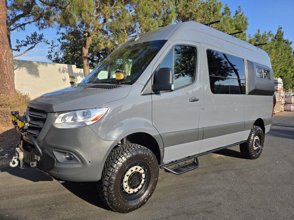 Mercedes-Benz Sprinter photo 3
