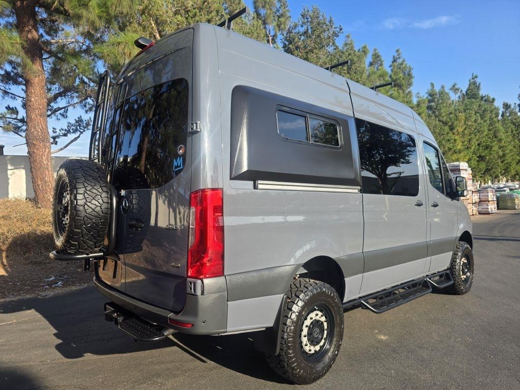 Mercedes-Benz Sprinter photo 8