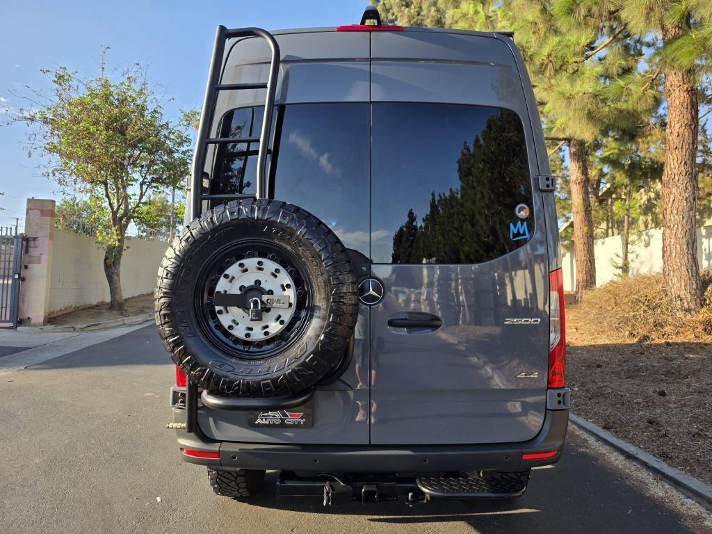 Mercedes-Benz Sprinter photo 9