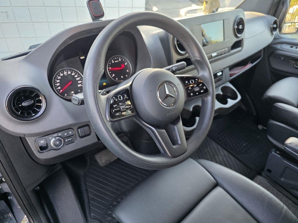 Mercedes-Benz Sprinter photo 27