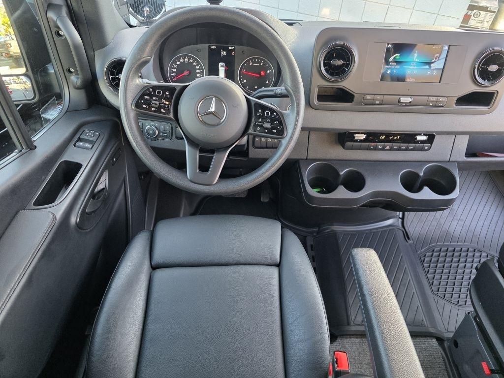 Mercedes-Benz Sprinter photo 28