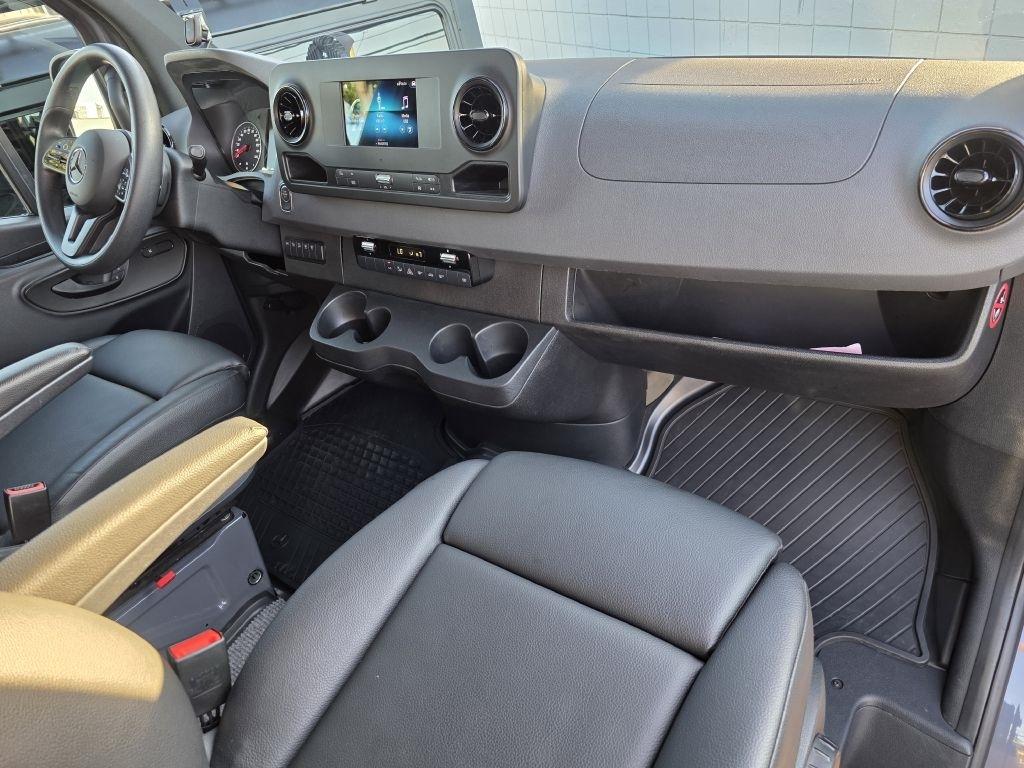 Mercedes-Benz Sprinter photo 31
