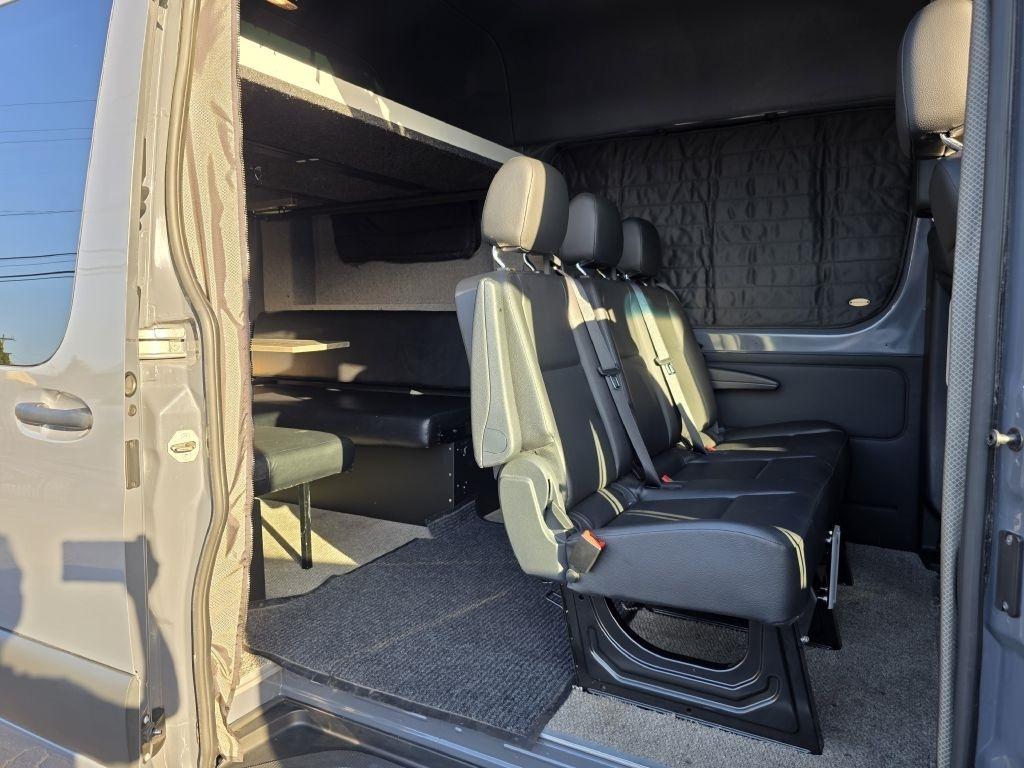 Mercedes-Benz Sprinter photo 32