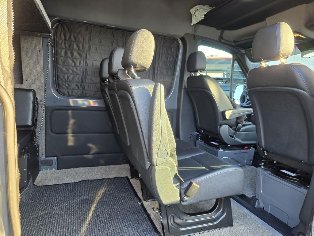 Mercedes-Benz Sprinter photo 33