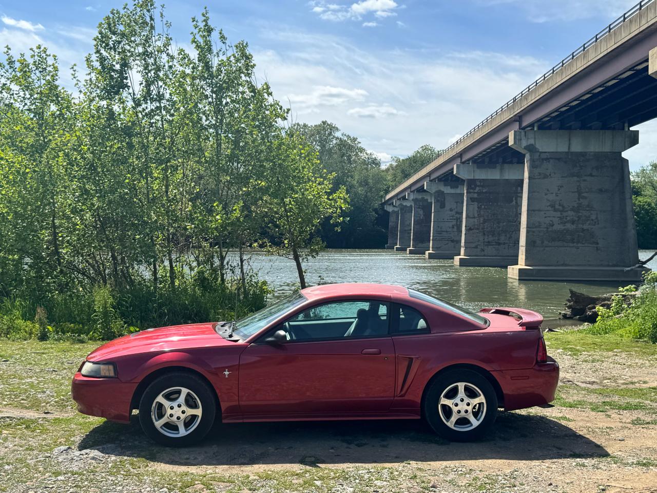 Ford Mustang Standard Coupe 2003