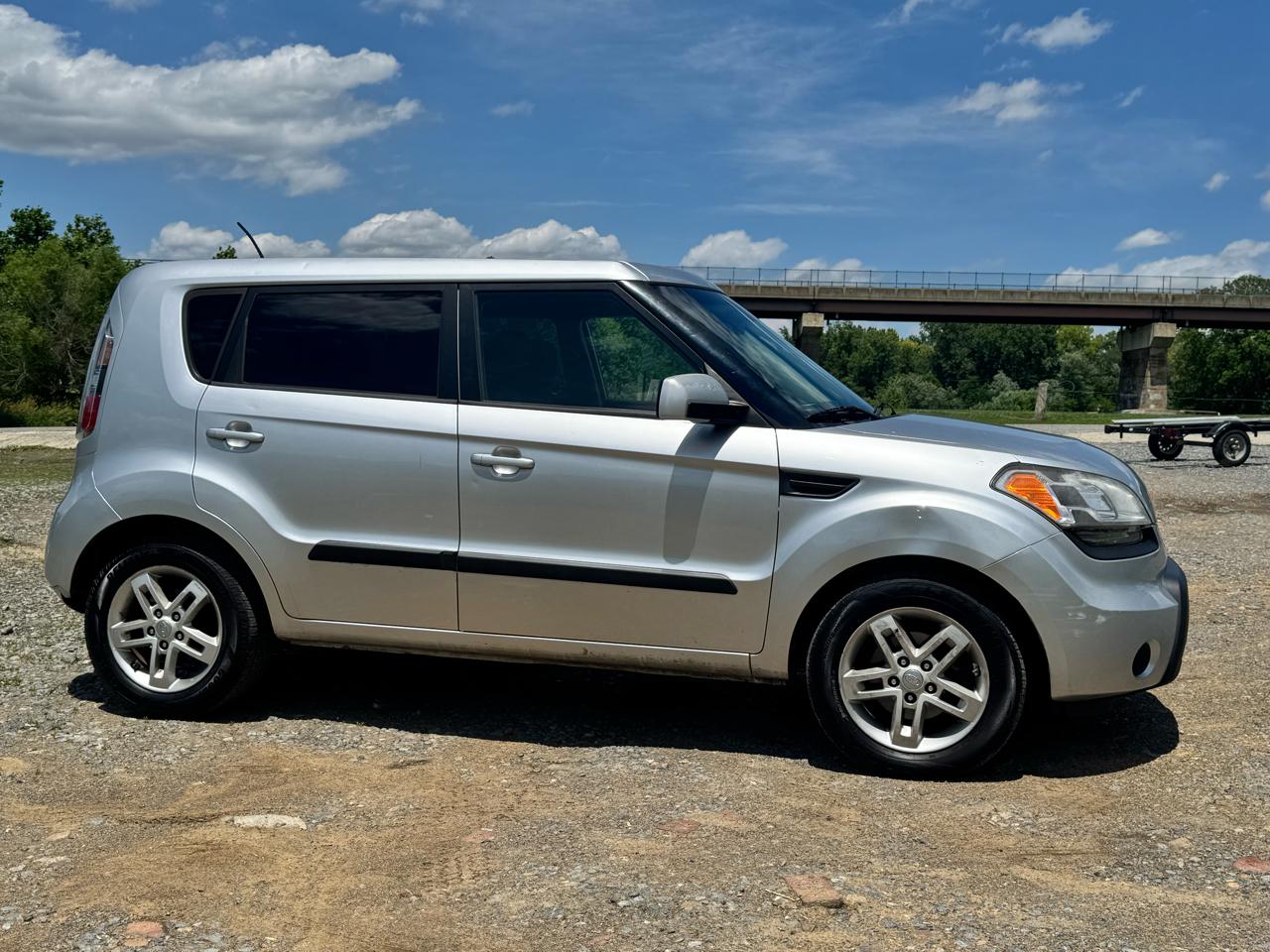 Kia Soul + 2011
