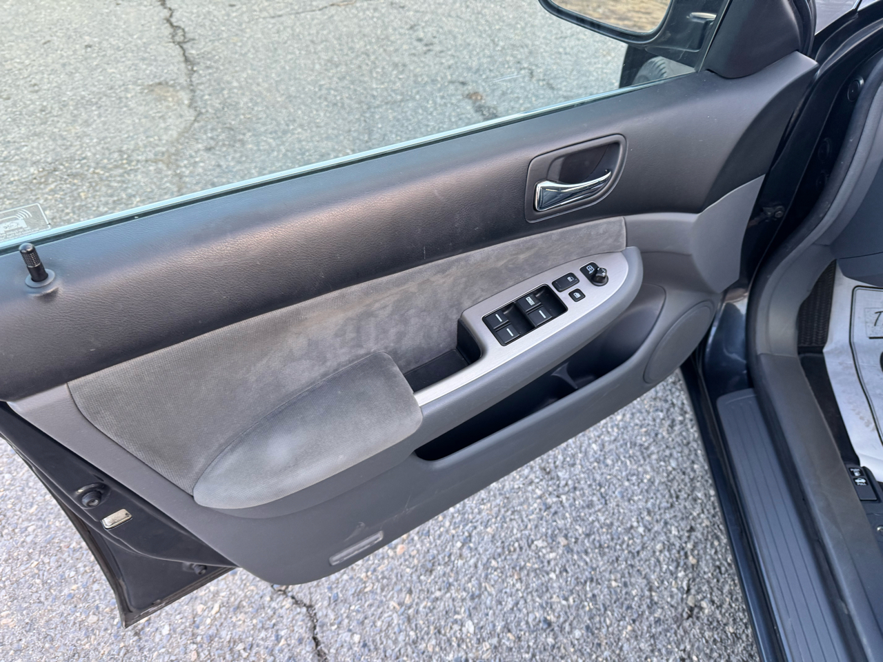 Honda Accord EX Sedan with Side Curtain Airbags 2004