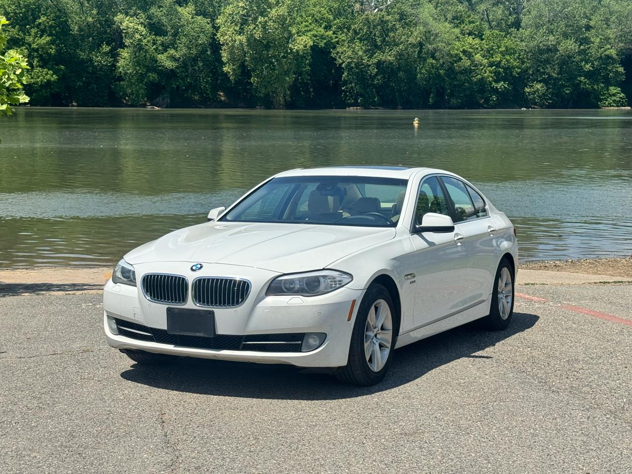 BMW 5-Series 528i xDrive 2012