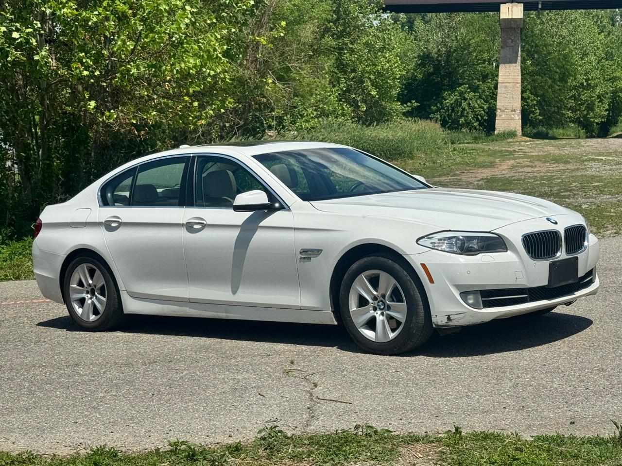 BMW 5-Series 528i xDrive 2012