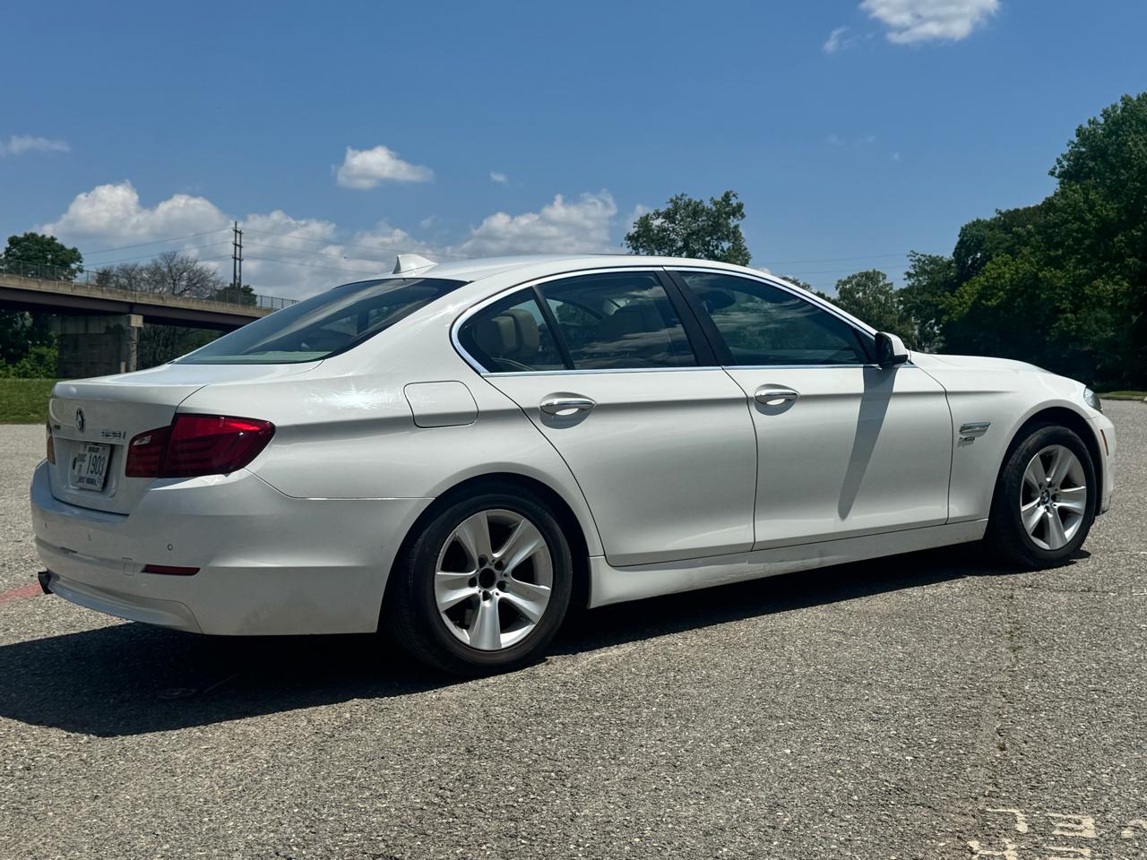 BMW 5-Series 528i xDrive 2012