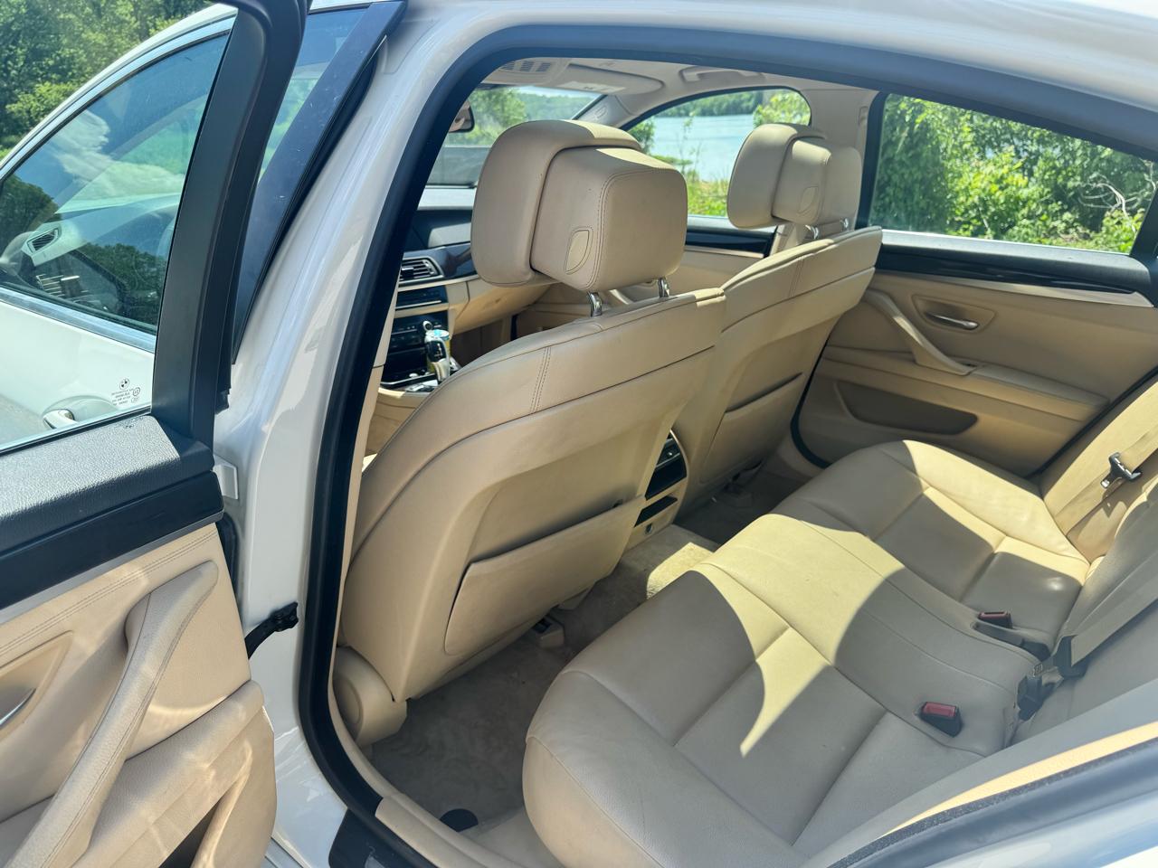 BMW 5-Series 528i xDrive 2012