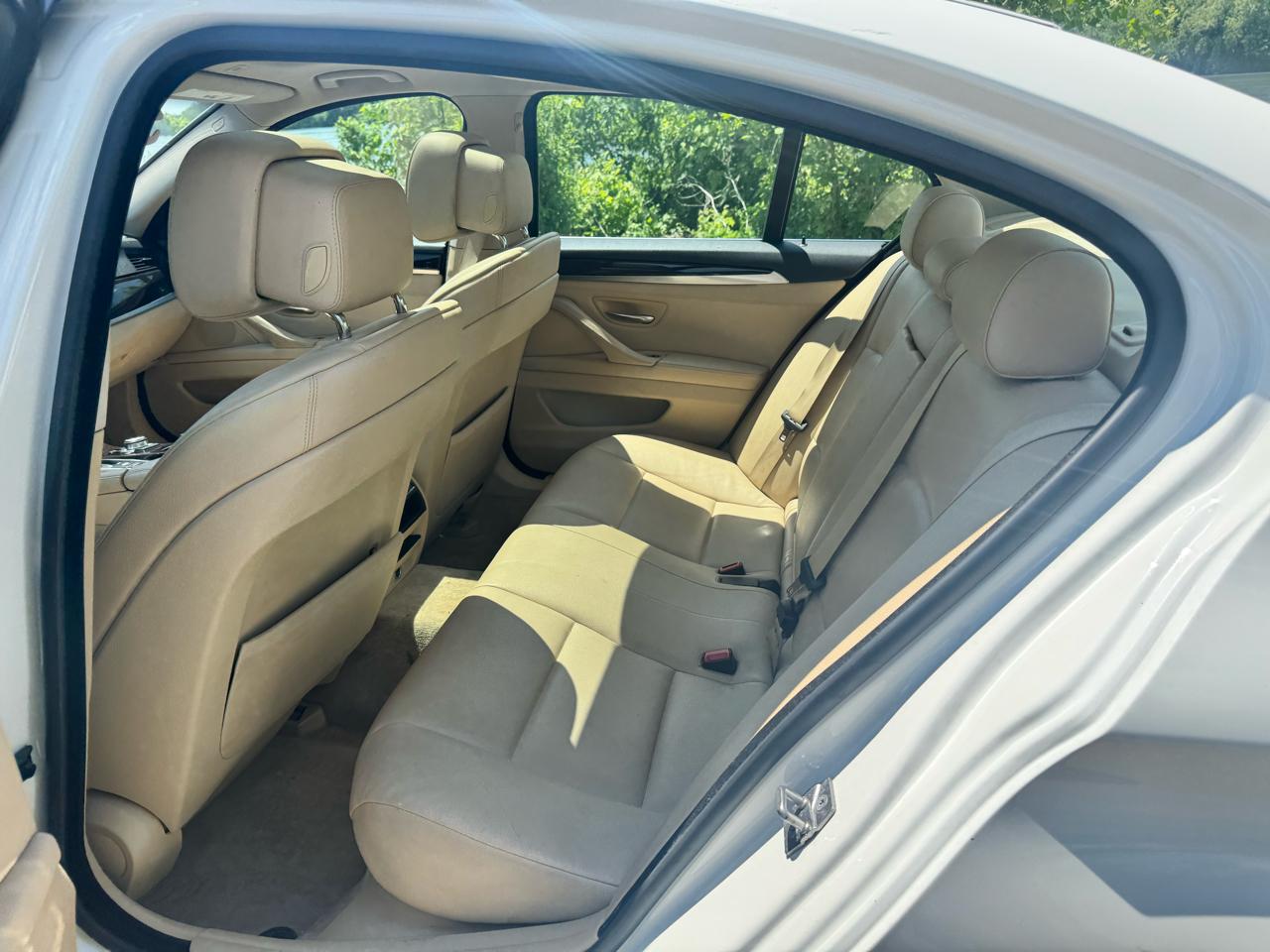 BMW 5-Series 528i xDrive 2012