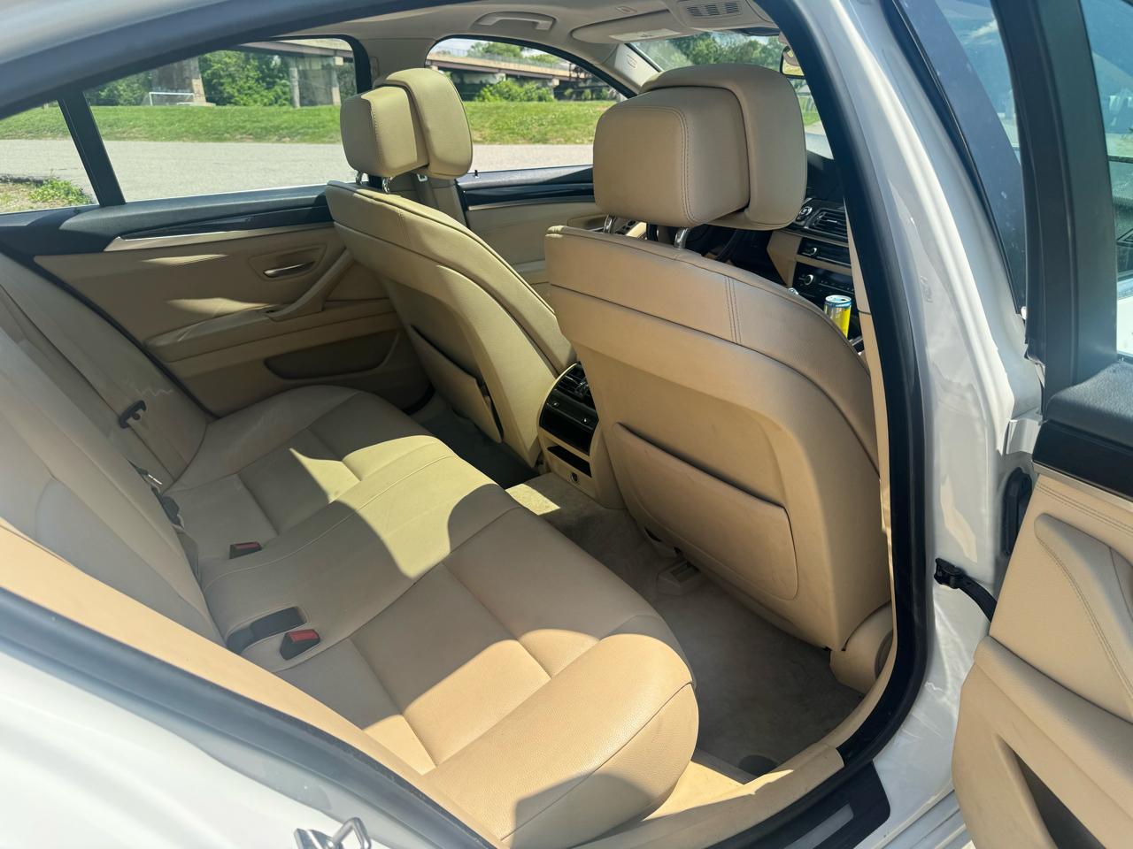 BMW 5-Series 528i xDrive 2012