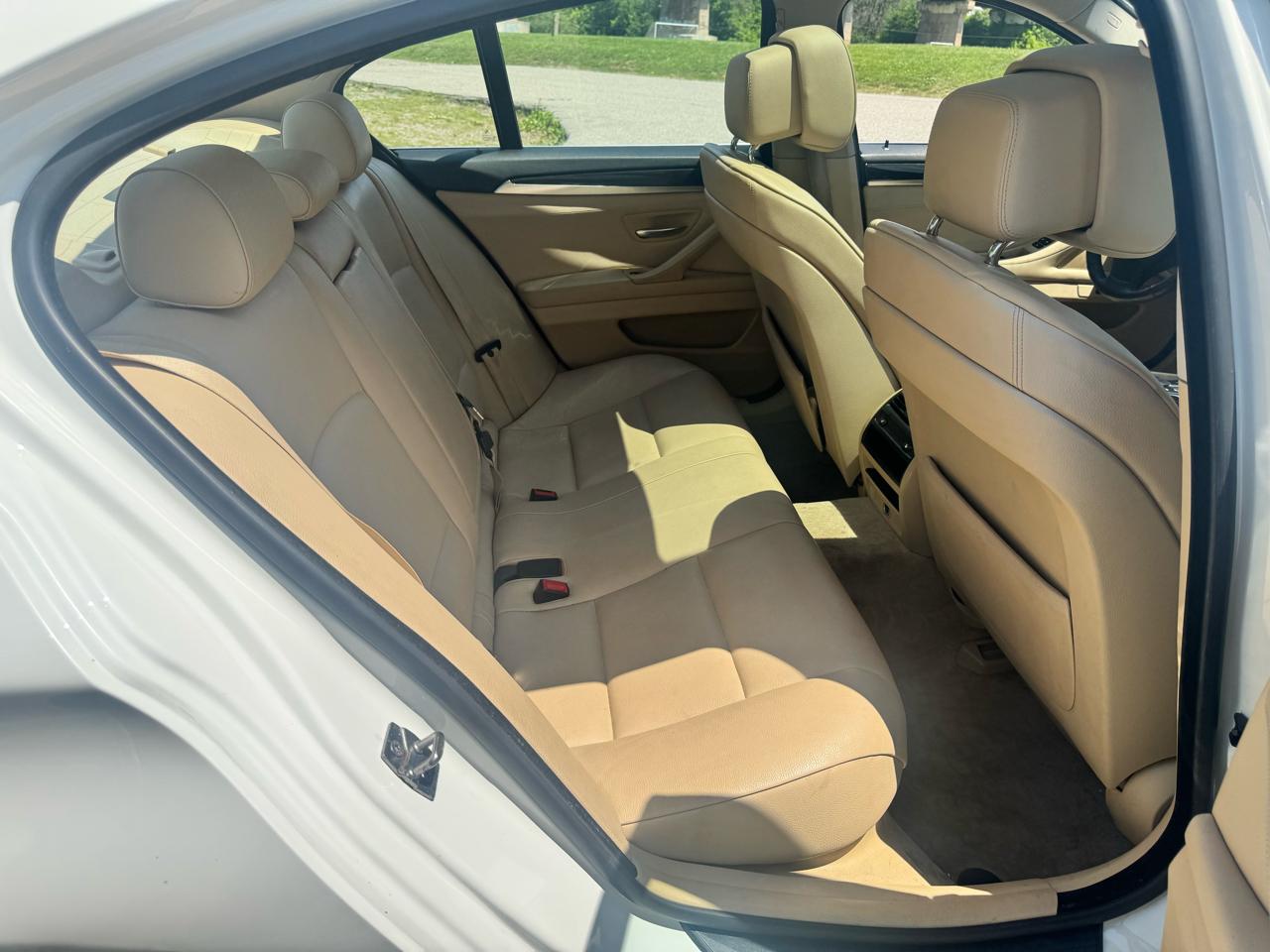 BMW 5-Series 528i xDrive 2012
