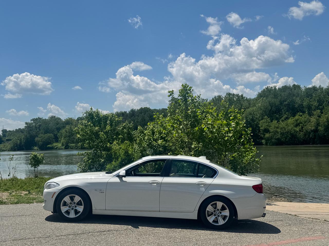 BMW 5-Series 528i xDrive 2012