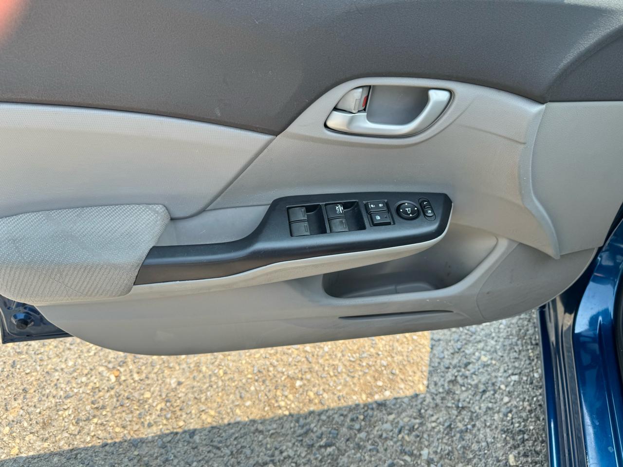 Honda Civic LX Sedan 5-Speed AT 2012