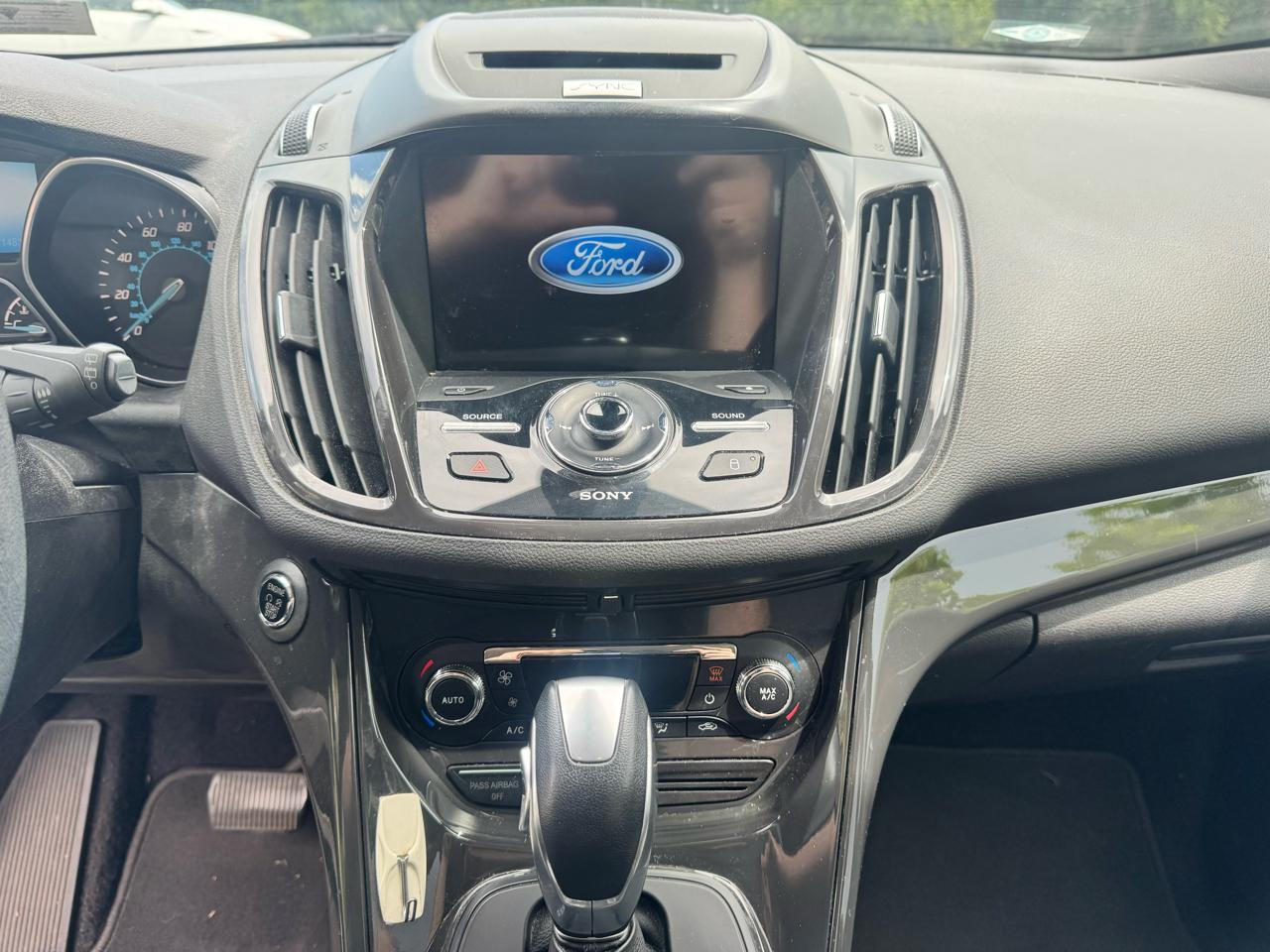 Ford Escape Titanium 4WD 2016