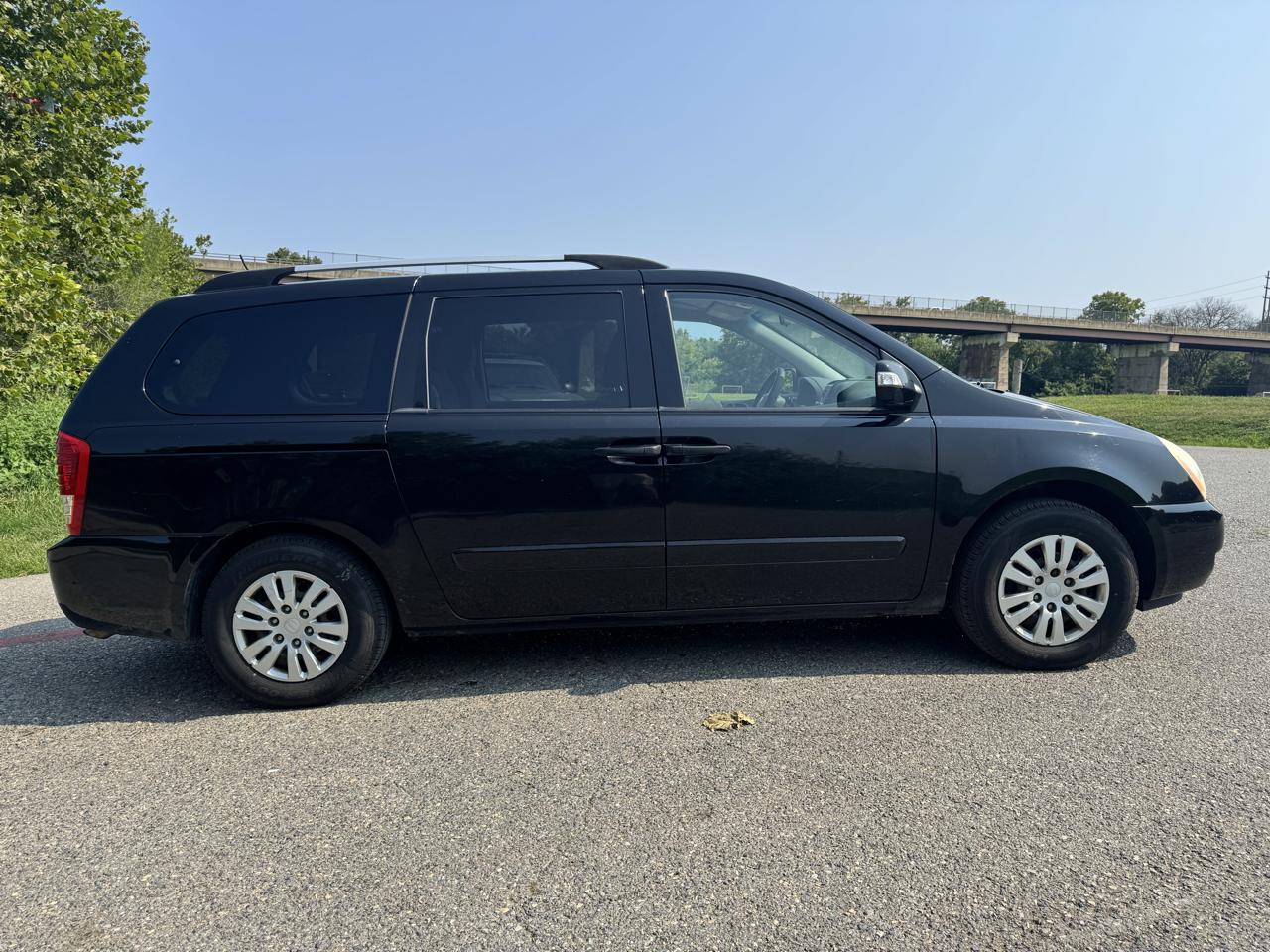 Kia Sedona LX LWB 2011