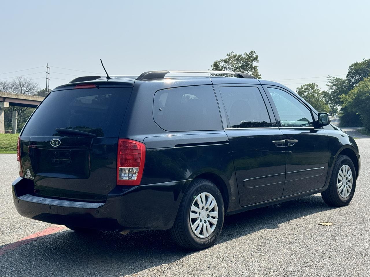 Kia Sedona LX LWB 2011