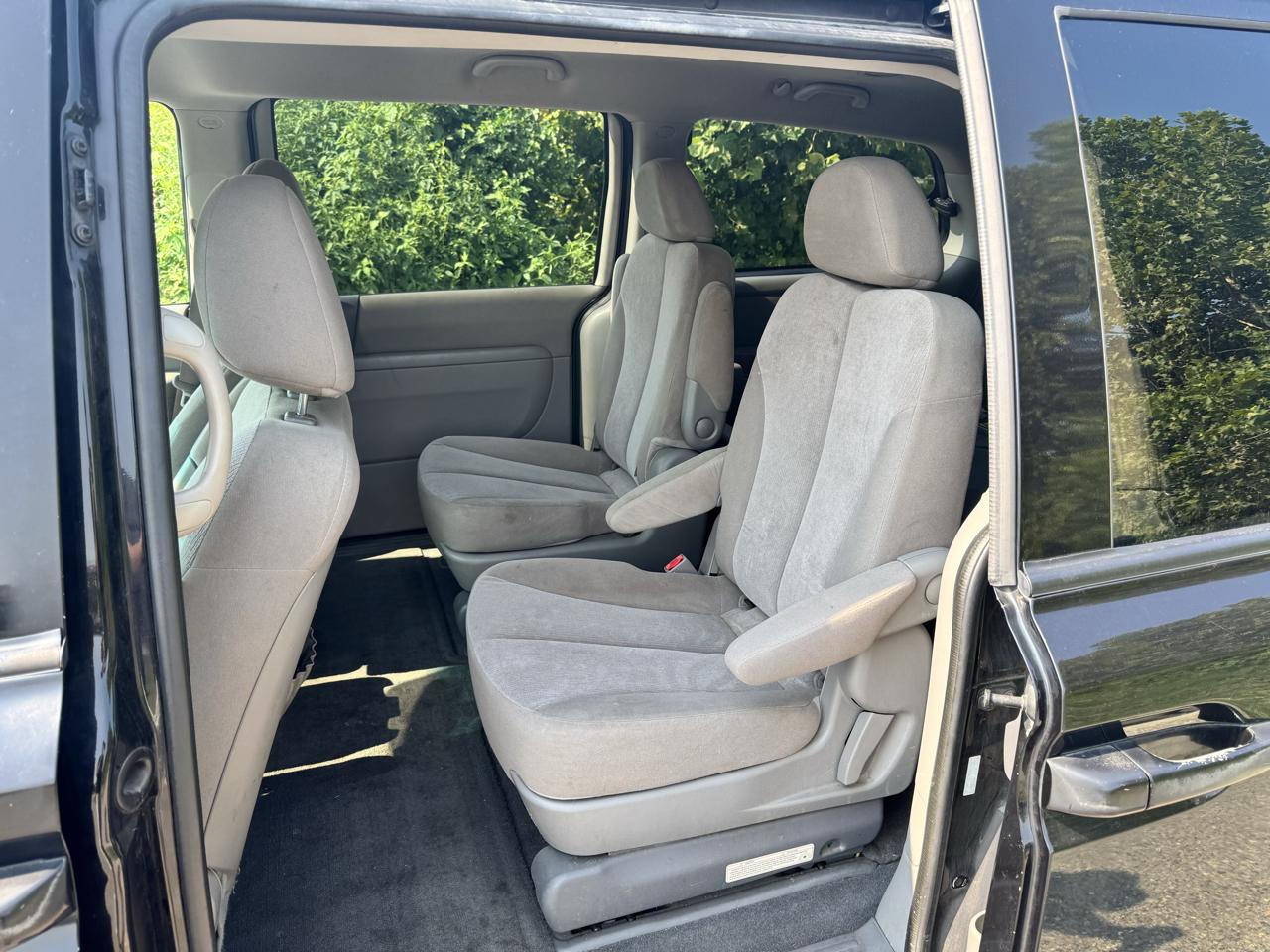 Kia Sedona LX LWB 2011