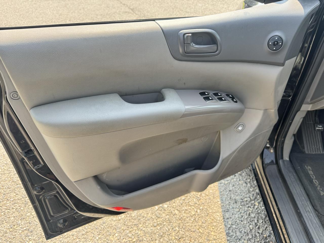 Kia Sedona LX LWB 2011