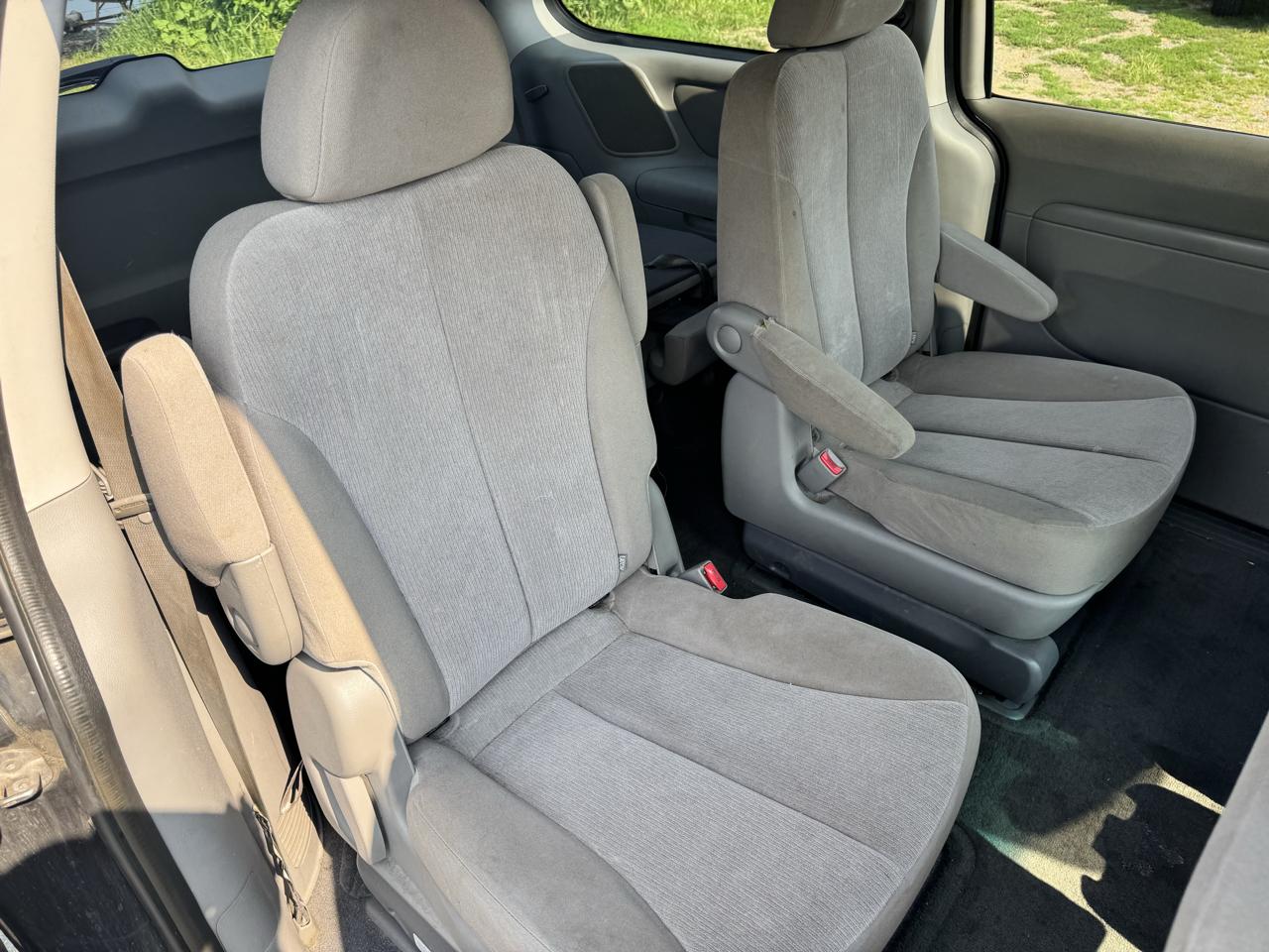 Kia Sedona LX LWB 2011