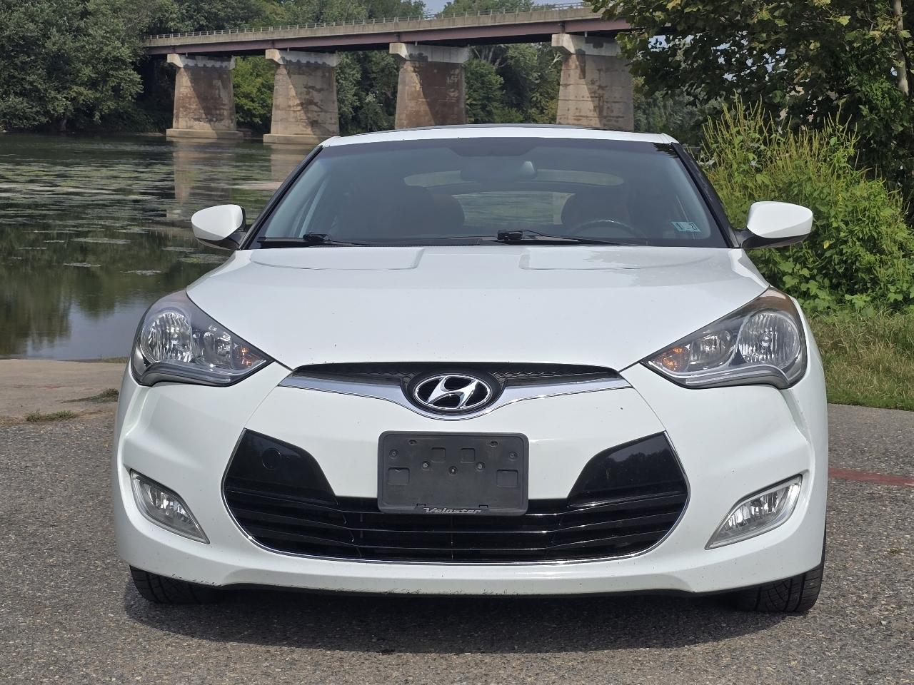 Hyundai Veloster Base 2012