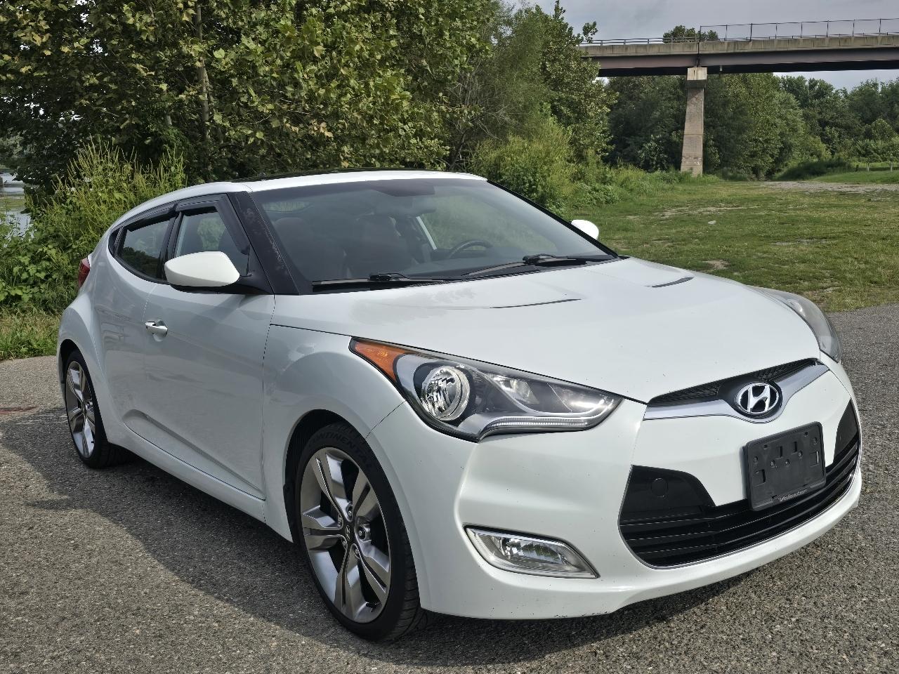 Hyundai Veloster Base 2012