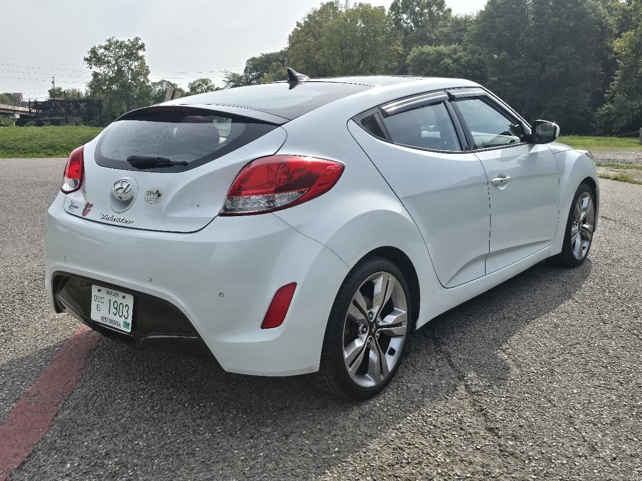 Hyundai Veloster Base 2012