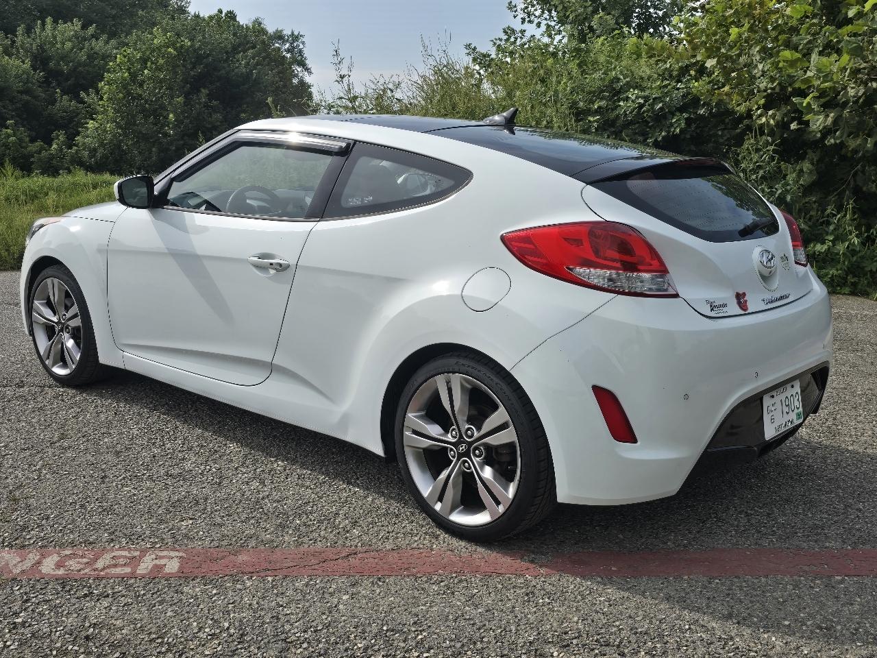 Hyundai Veloster Base 2012