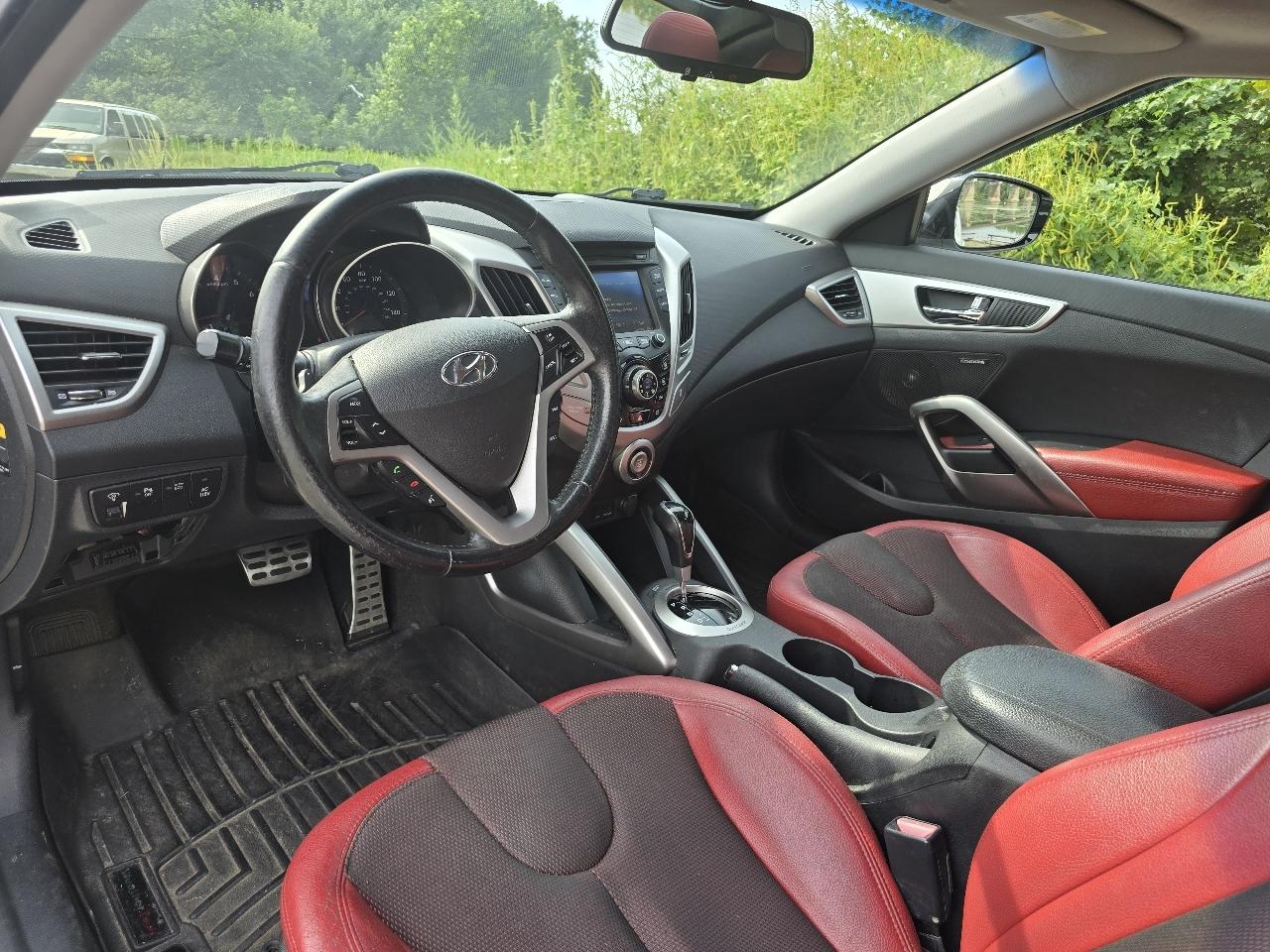 Hyundai Veloster Base 2012